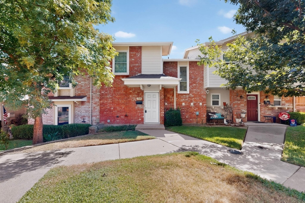 1949 Shorewood Drive - Photo 2