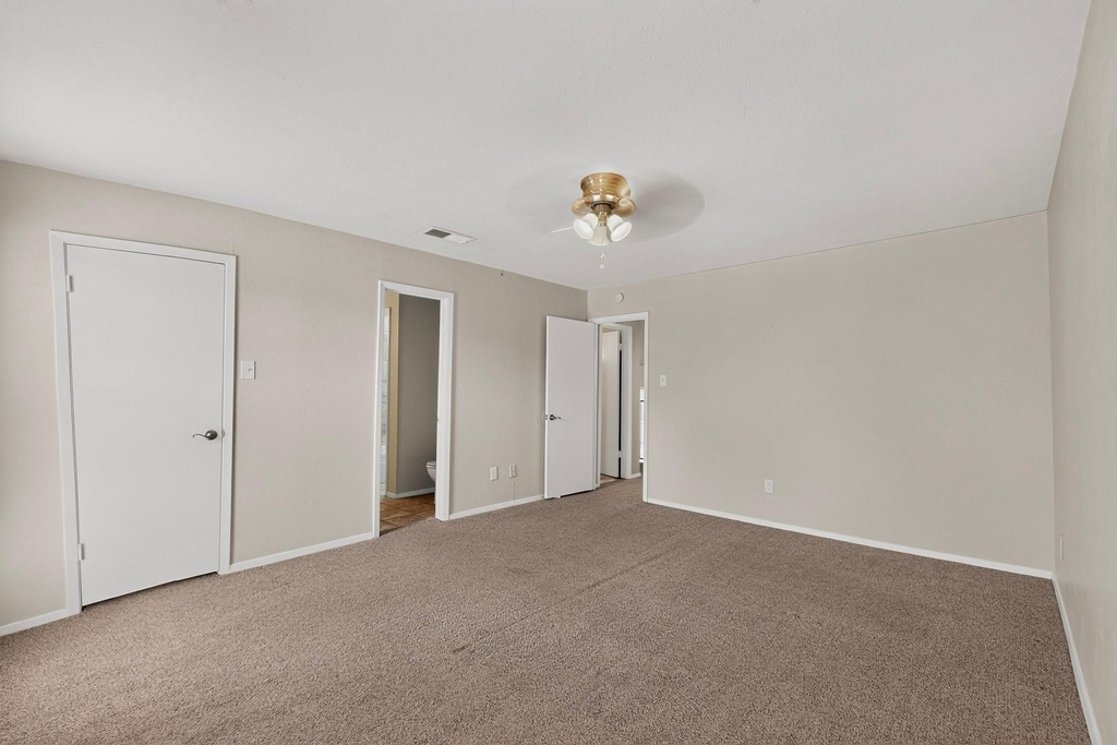 1949 Shorewood Drive - Photo 17