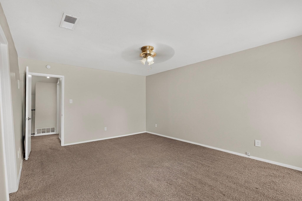 1949 Shorewood Drive - Photo 18