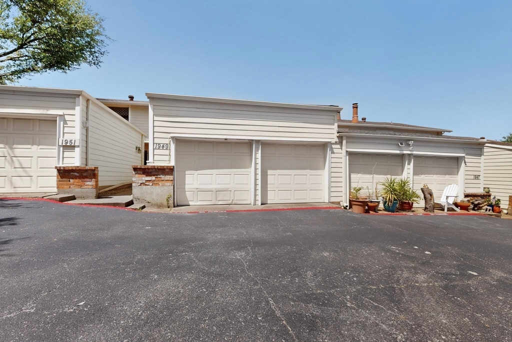 1949 Shorewood Drive - Photo 31