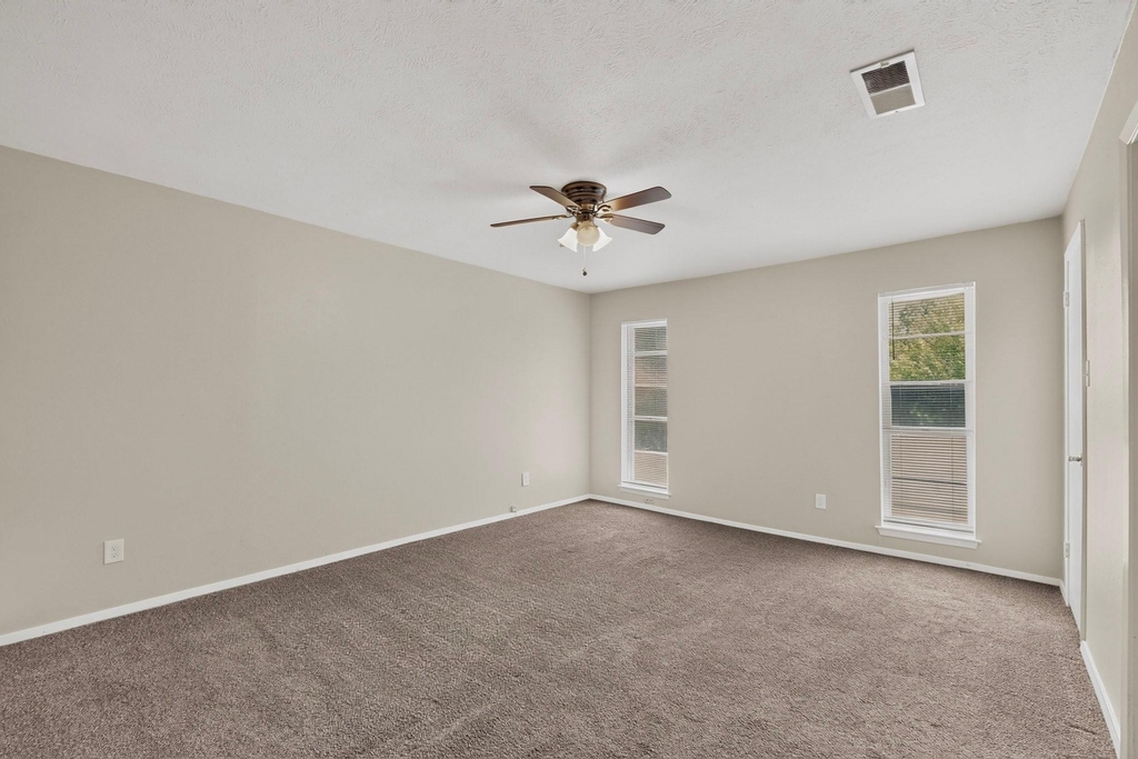 1949 Shorewood Drive - Photo 15