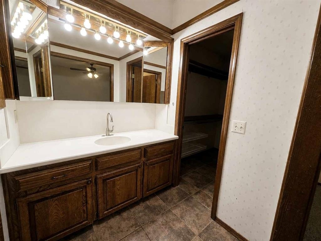 1212 Kingston Court - Photo 12