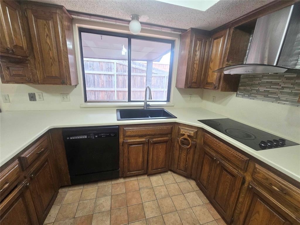 1212 Kingston Court - Photo 7