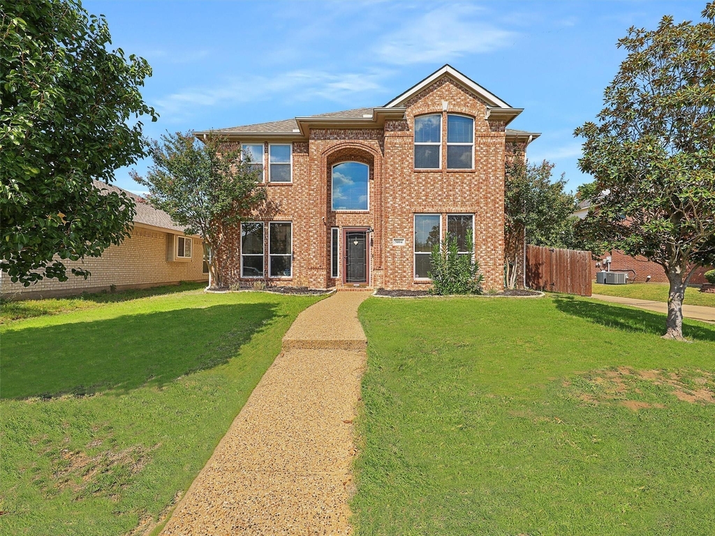 5004 Rain Forest Drive - Photo 0