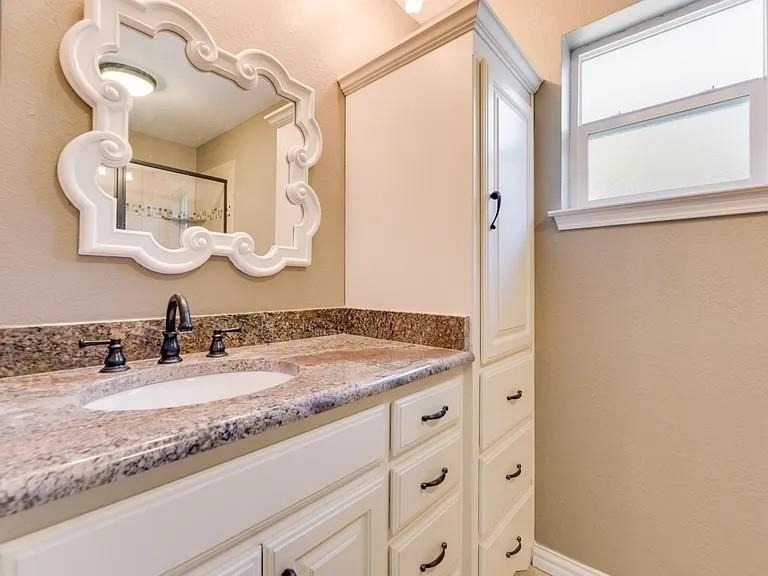 4919 Woodland Park Boulevard - Photo 8