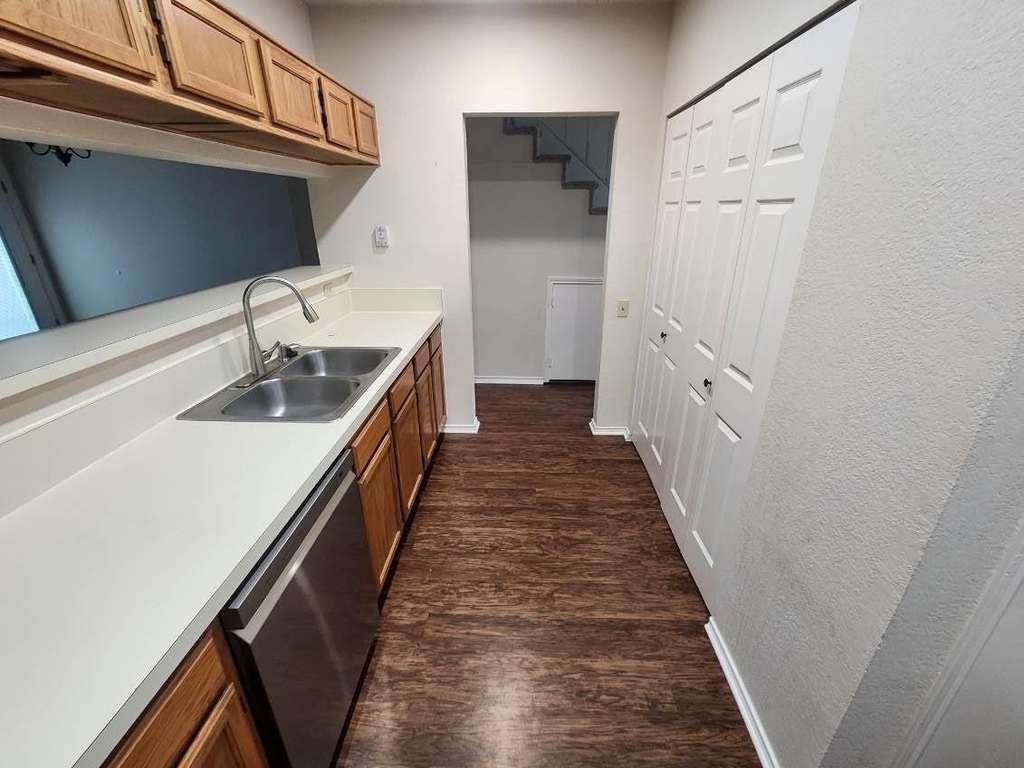 1503 Maybrook Court - Photo 14