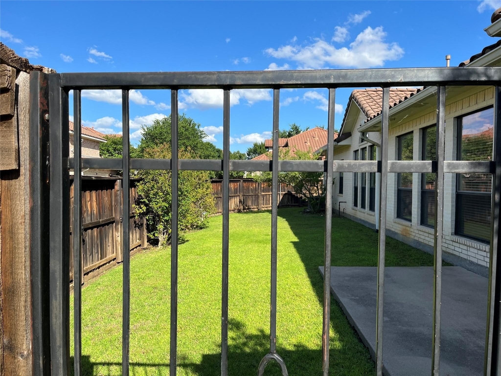 830 La Cima - Photo 1