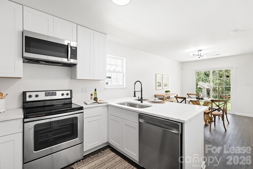913 Tennyson Drive - Photo 3