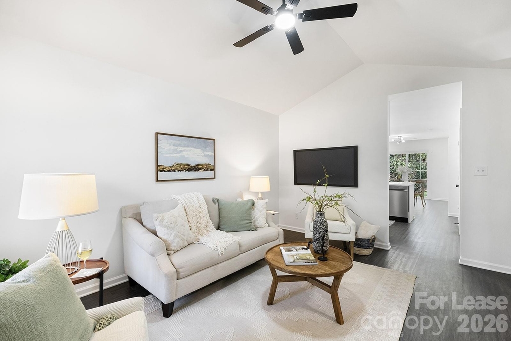 913 Tennyson Drive - Photo 2