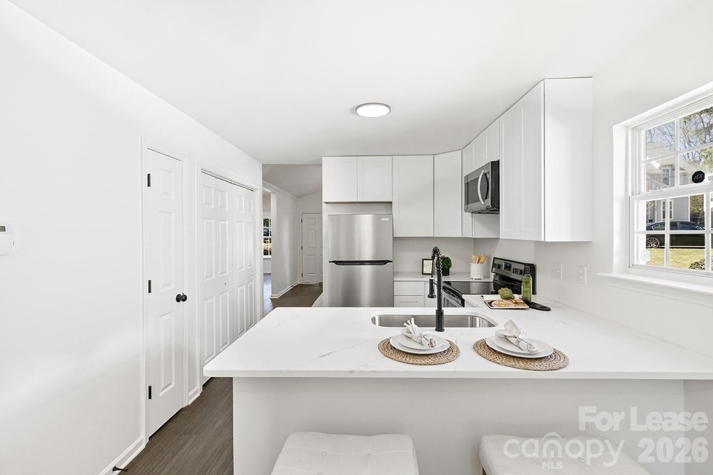 913 Tennyson Drive - Photo 9