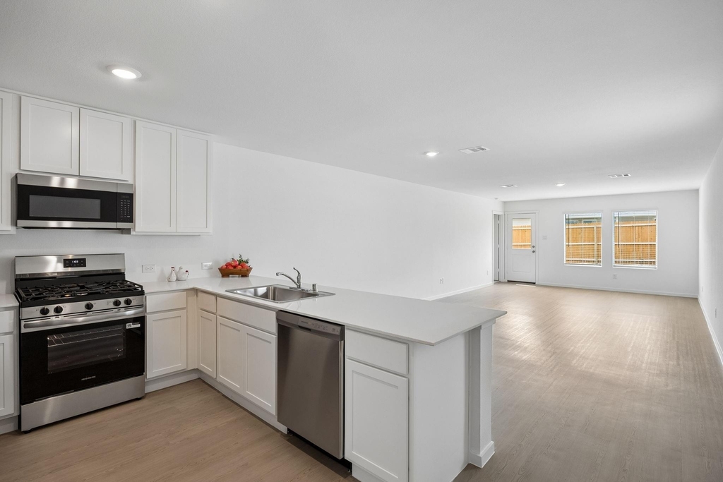 3109 Lynmar Lane - Photo 2