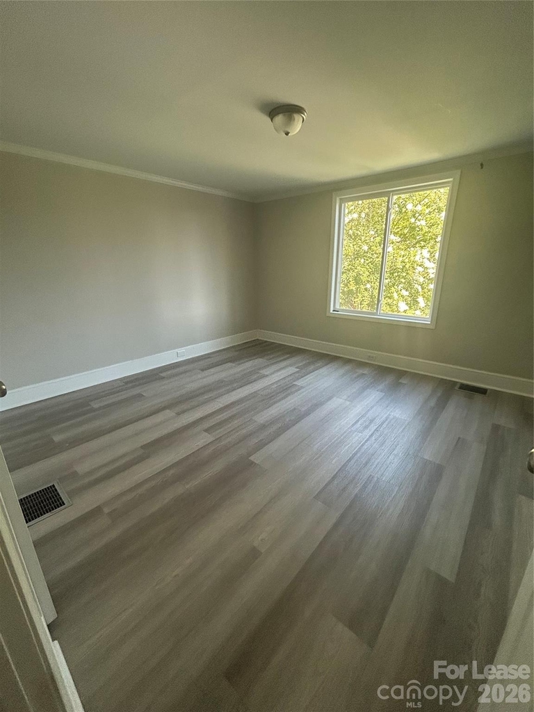 634 Mckee Street - Photo 4