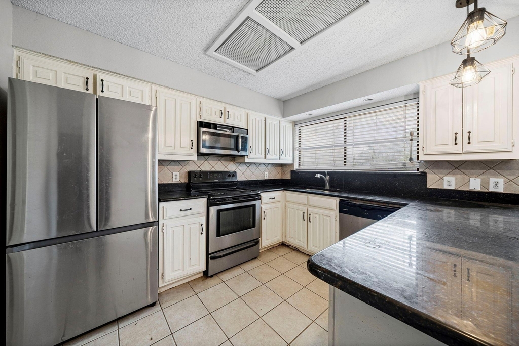 4022 William Street - Photo 7