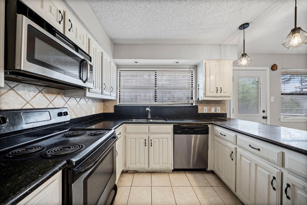 4022 William Street - Photo 9