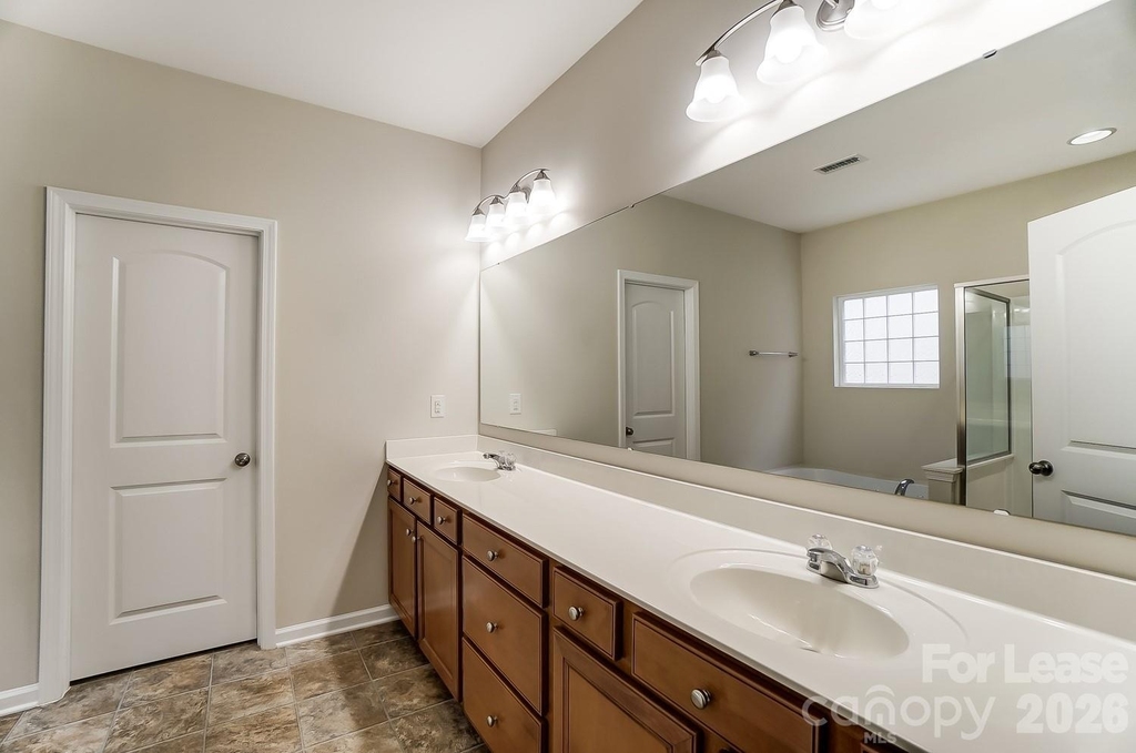 1934 Madeira Circle - Photo 16