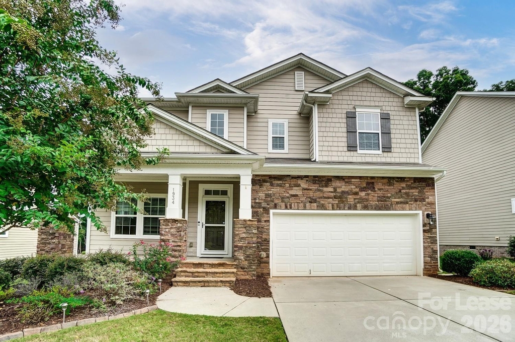 1934 Madeira Circle - Photo 0