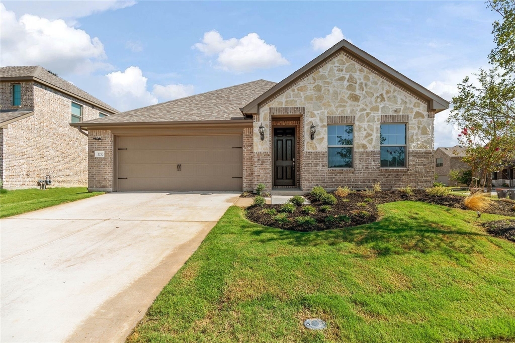 1253 Carinna Drive - Photo 2
