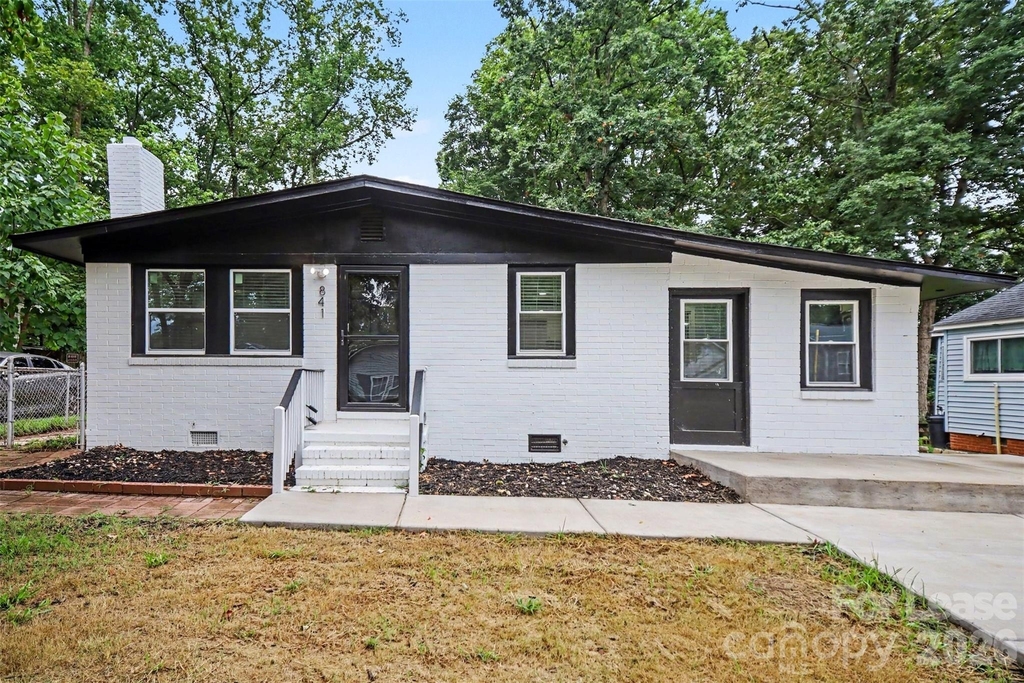 841 Mcarthur Avenue - Photo 0