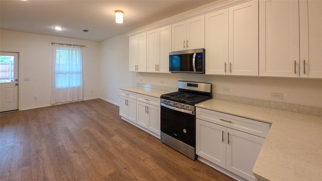 2421 Castlebar Drive - Photo 7