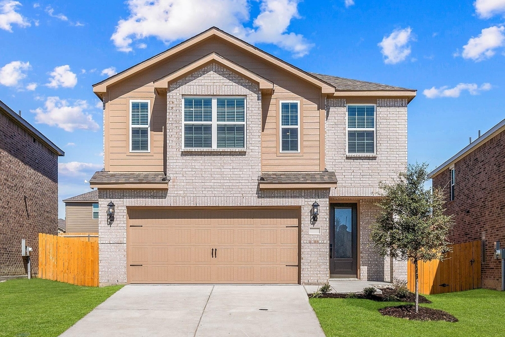 1303 Dye Boulevard - Photo 0