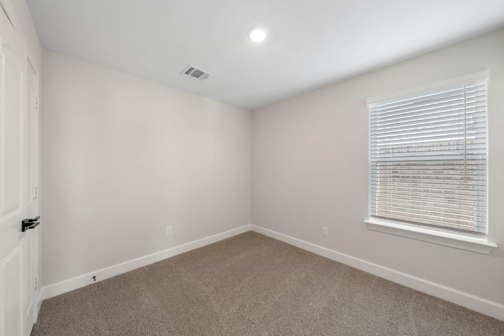 1303 Dye Boulevard - Photo 7