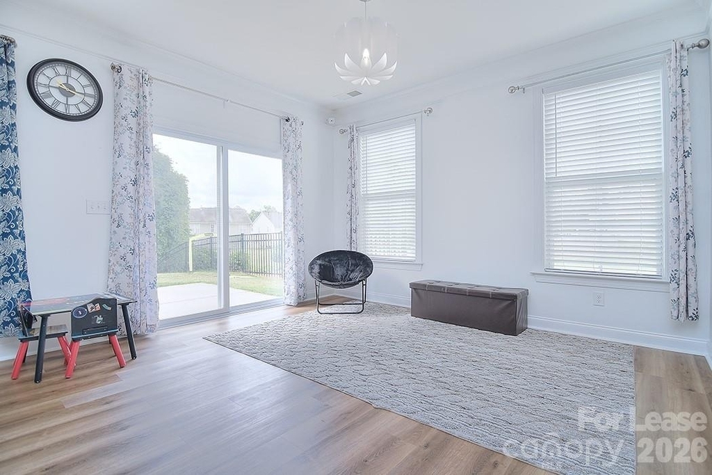 1445 Overlea Place Nw - Photo 10