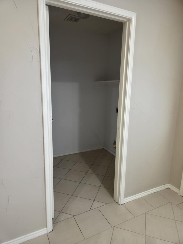 8704 Hunters Creek Drive - Photo 5