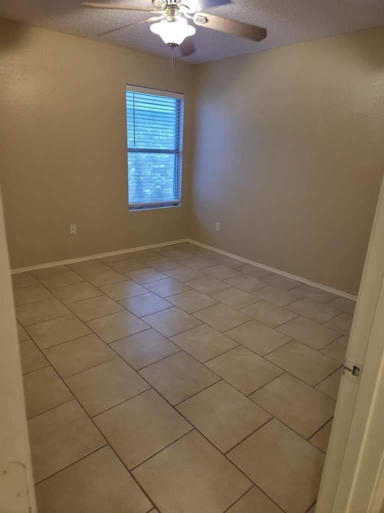 8704 Hunters Creek Drive - Photo 11