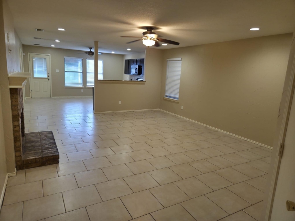 8704 Hunters Creek Drive - Photo 3