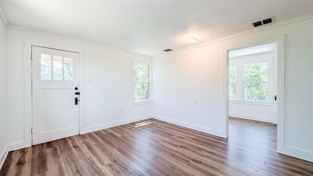 501 E Sixth Street - Photo 5