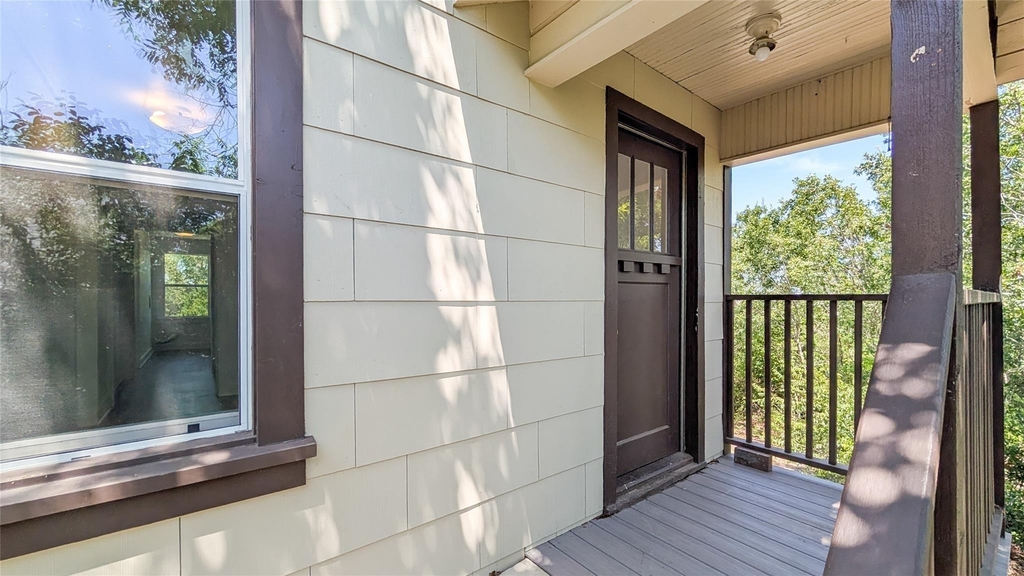 501 E Sixth Street - Photo 1