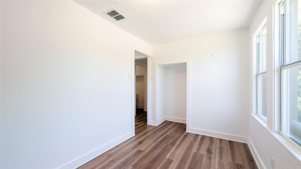 501 E Sixth Street - Photo 15
