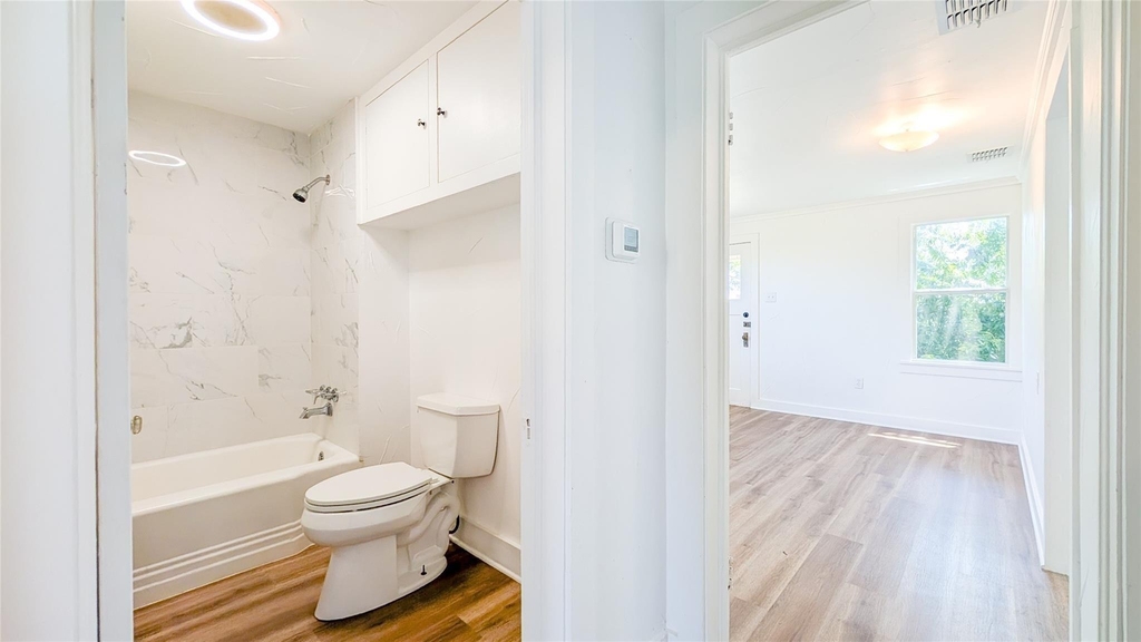 501 E Sixth Street - Photo 7