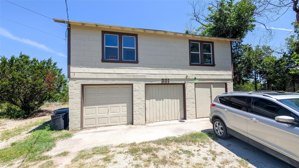 501 E Sixth Street - Photo 0