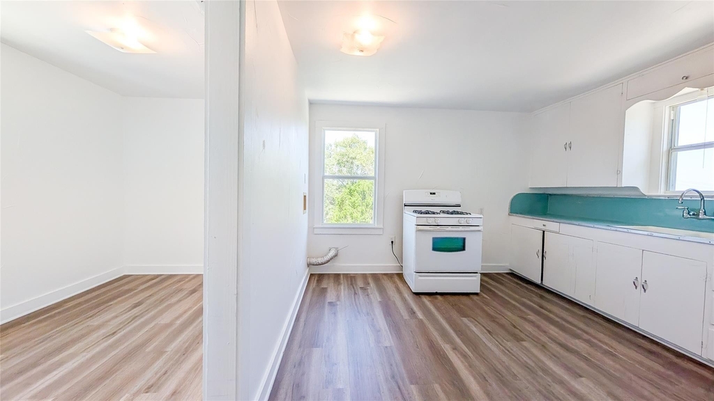 501 E Sixth Street - Photo 10