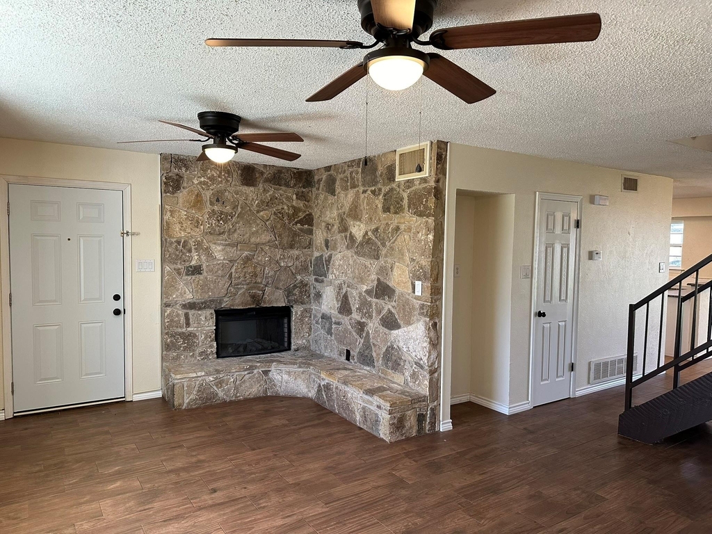 204 E Rucker Street - Photo 4
