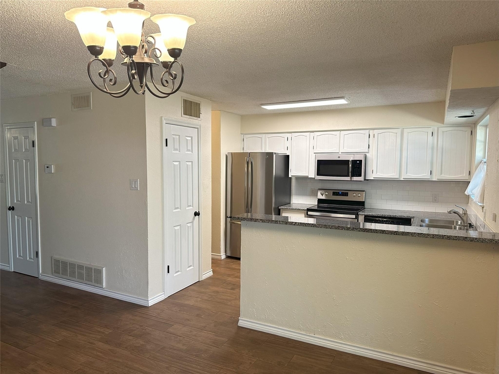 204 E Rucker Street - Photo 9