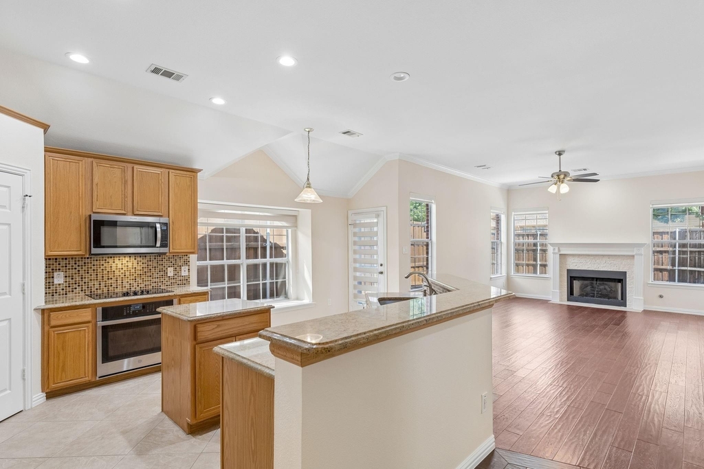 1964 Camelot Drive - Photo 5