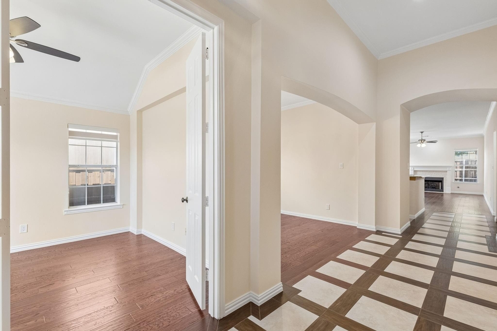 1964 Camelot Drive - Photo 2
