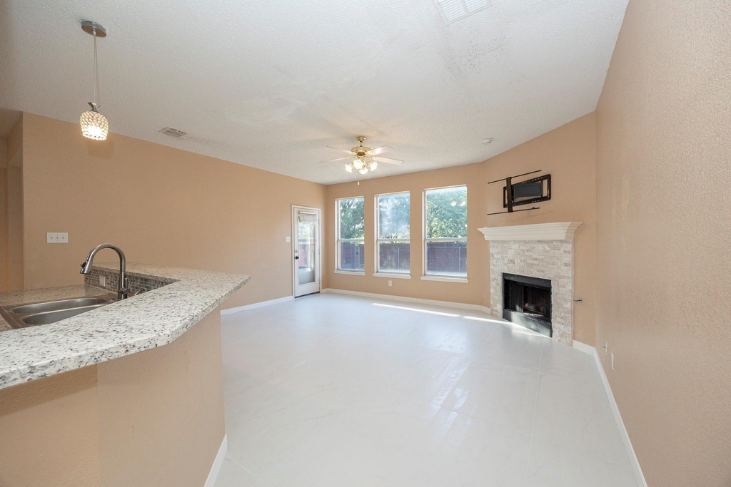 1427 Autumnmist Drive - Photo 1
