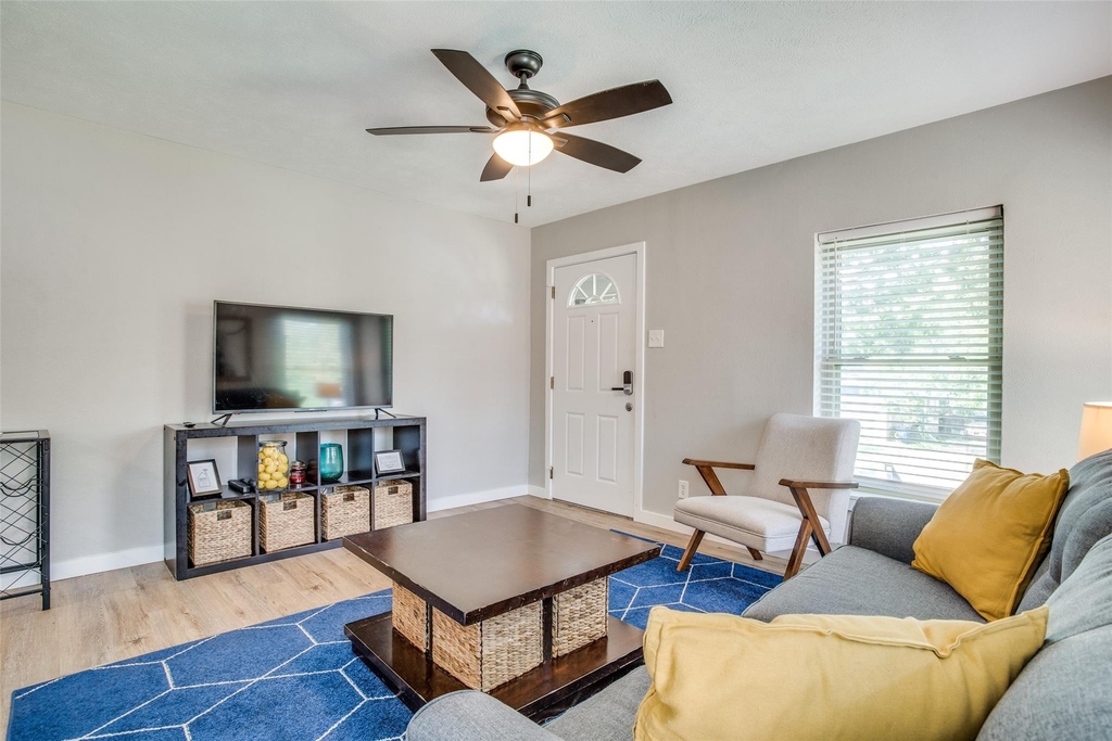 408 N Oak Cliff Boulevard - Photo 2