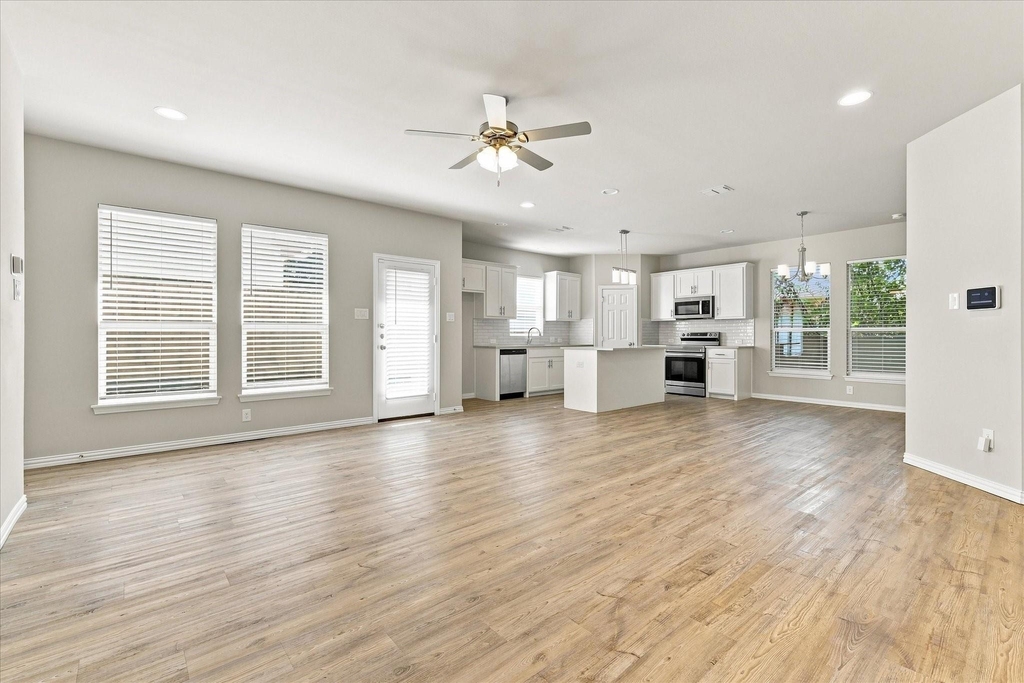 216 Wayside Court - Photo 4