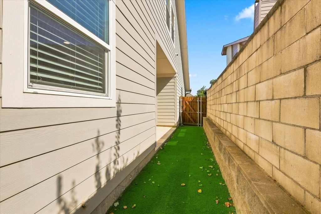 216 Wayside Court - Photo 19