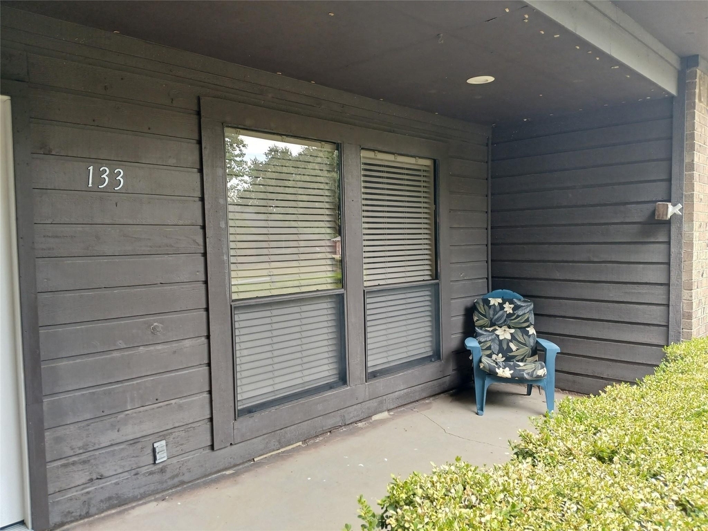 133 Oakbrook - Photo 2