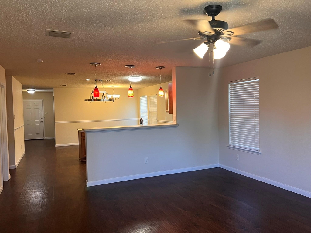 1017 Alexandria Drive - Photo 3