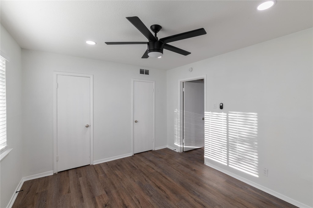 5921 Gaston Avenue - Photo 12