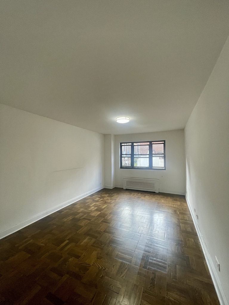 East 35th/3rd Avenue - Photo 6