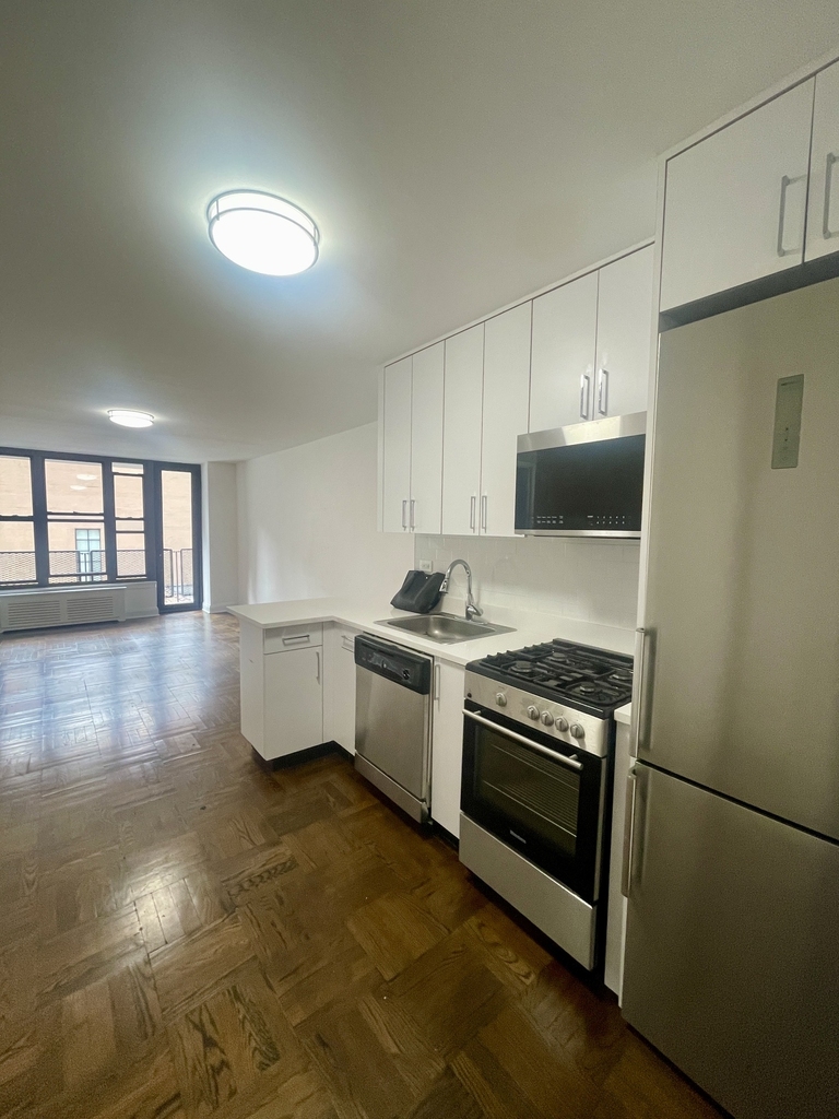 East 35th/3rd Avenue - Photo 3