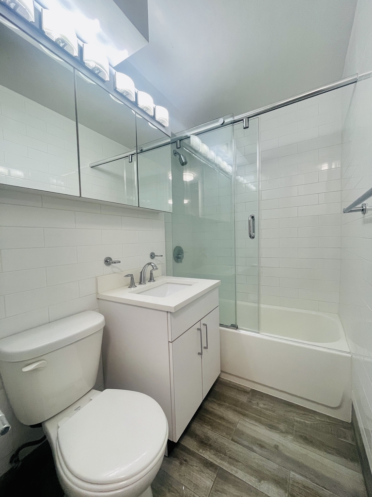East 35th/3rd Avenue - Photo 8