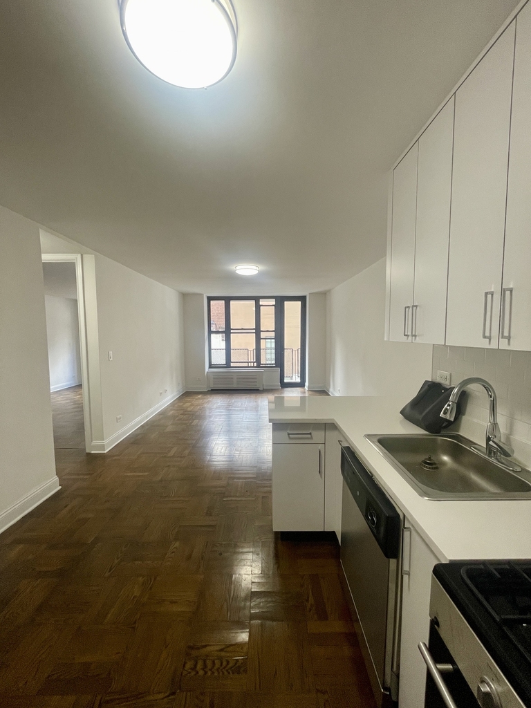 East 35th/3rd Avenue - Photo 0